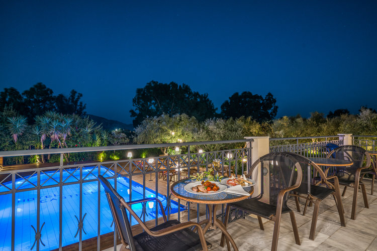 projects-restaurants-zakynthos-eukaliptos-veranda-pool-view-night